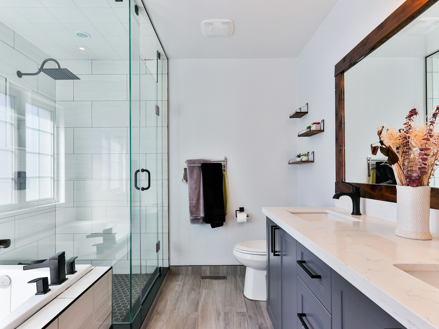 Bright bathroom with a small organized set of cleaning tools